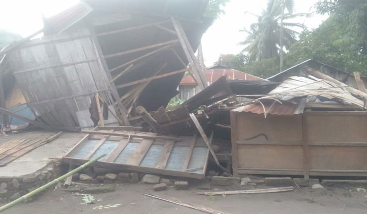 Tragedi Sikka! 4 Rumah Rusak Parah Akibat Angin Kencang yang Menerjang