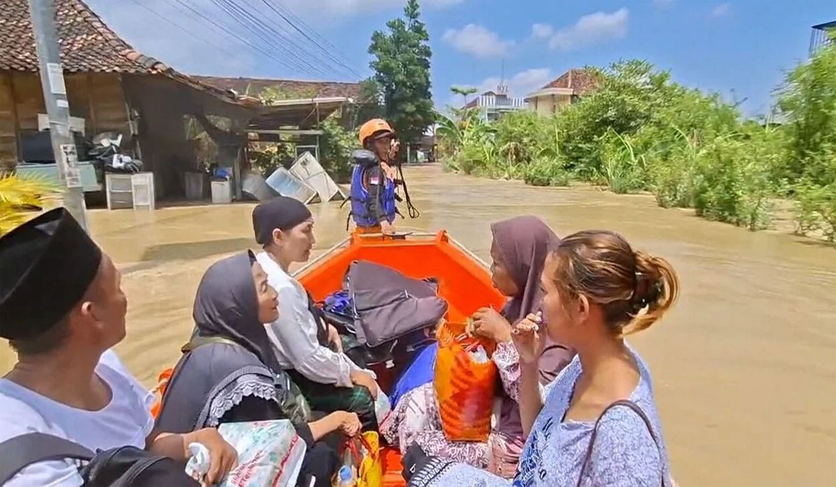 Banjir Besar Rendam Demak, Ratusan Warga Mengungsi dan Satu Korban Masih Hilang