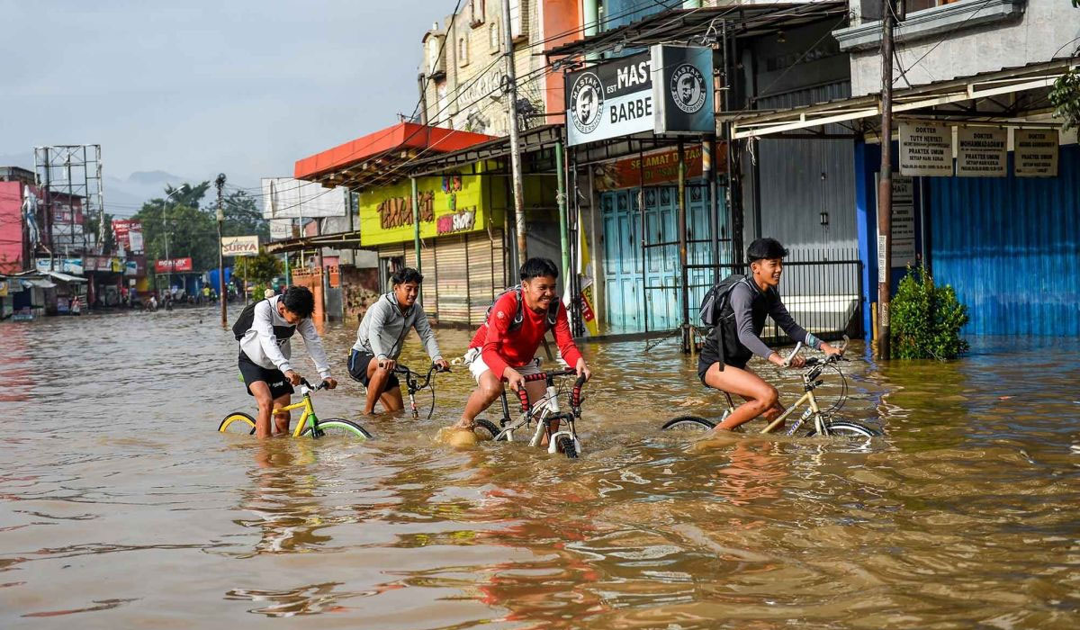 Banjir Besar Terjang Dayeuhkolot! Ribuan Rumah Terendam Akibat Luapan 3 Sungai